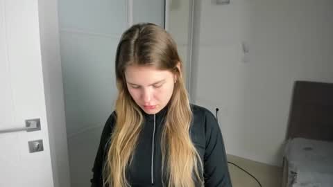 ninarihh online show from March 2, 7:32 am