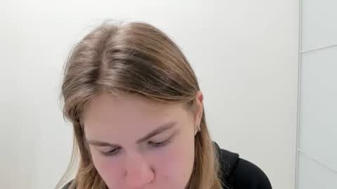 ninarihh online show from October 22, 11:26 am