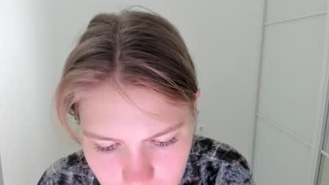 ninarihh online show from September 15, 9:17 am