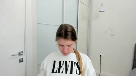 ninarihh online show from March 9, 8:18 am