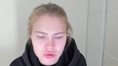 ninarihh online show from October 15, 9:23 am