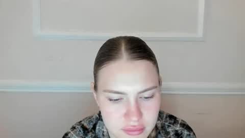 ninarihh online show from November 21, 1:13 pm