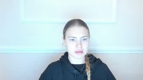 ninarihh online show from November 19, 10:48 am