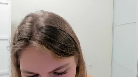 ninarihh online show from September 22, 1:53 pm