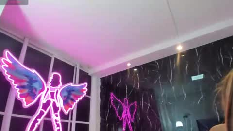 nini_beyker online show from April 4, 1:10 pm