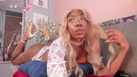 NINI  online show from December 15, 3:31 pm