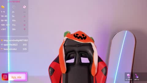 Nicki  online show from October 28, 8:20 am