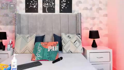 NATHALIA MORENO online show from December 2, 12:29 pm