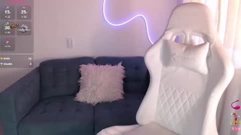 noah_white3 online show from June 9, 2:05 pm