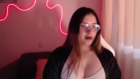 noah_white3 online show from April 17, 8:00 pm