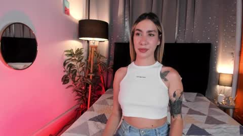 Snapshot of noahandlauren chatting on January 30, 7:26 pm . . online show from January 30, 7:26 pm