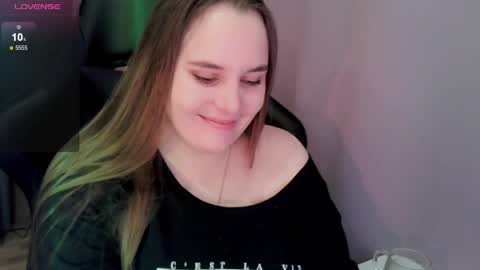 noir_ember_ online show from April 10, 6:03 pm