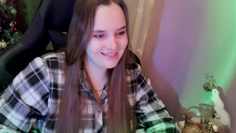 noir_ember_ online show from January 14, 2:22 pm