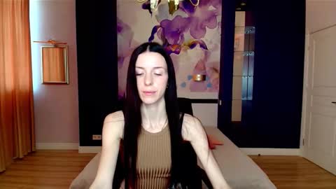 NoirDiva online show from April 17, 6:04 am