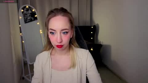 Isabelle online show from March 3, 9:43 pm