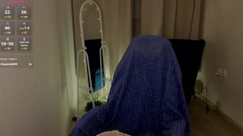 Isabelle online show from March 29, 11:15 pm