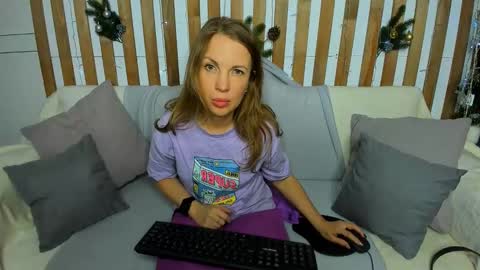 Snapshot of nora_adamss chatting on December 25, 2:35 am Nora online show from December 25, 2:35 am