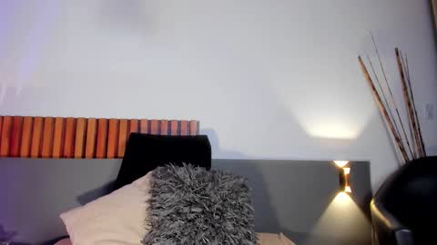 Nora Da Silva online show from March 9, 12:00 am