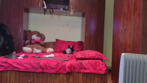 QueenManifest online show from December 13, 7:53 pm