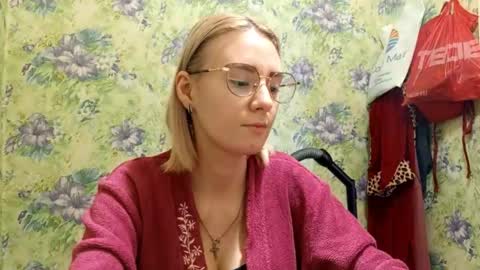 Snapshot of norinebaeza chatting on October 2, 7:24 am Lola online show from October 2, 7:24 am