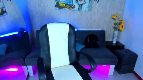 nova online show from April 4, 8:40 pm