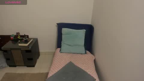 nuit_rose online show from October 22, 2:27 am