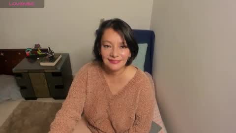 Snapshot of nuit_rose chatting on October 19, 2:24 am nuit_rose online show from October 19, 2:24 am