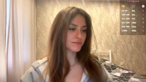 Mia online show from November 23, 9:22 am