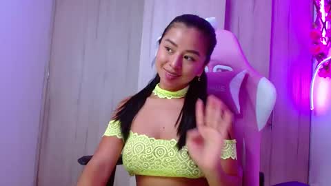 Snapshot of oficialraquel chatting on September 27, 5:20 pm Raquel online show from September 27, 5:20 pm