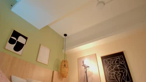 Holly online show from April 1, 1:41 pm