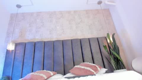 Holly online show from March 3, 8:18 pm