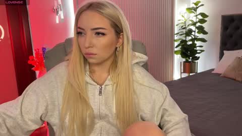 Emma online show from November 3, 1:20 am