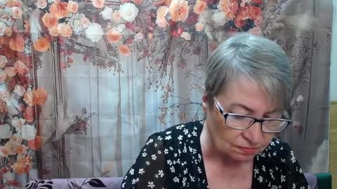 OlgaLuck online show from April 1, 5:52 am