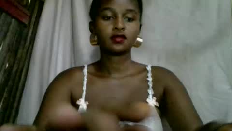 olinah610 online show from April 16, 6:35 am