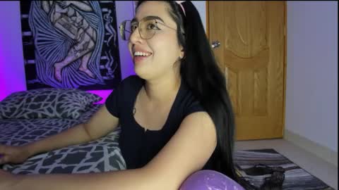 Snapshot of oliv_11 chatting on October 11, 3:22 am Olivia online show from October 11, 3:22 am