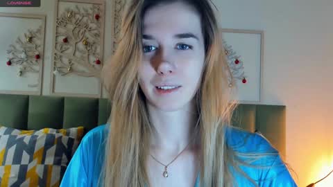 Snapshot of olivia_7 chatting on December 23, 7:52 pm Olivia online show from December 23, 7:52 pm