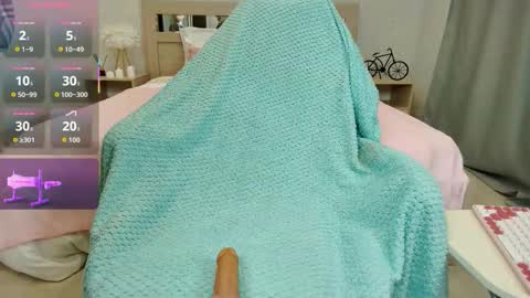 Snapshot of olivia_k_ chatting on September 22, 12:09 am Olivia Hi guys Follow me online show from September 22, 12:09 am