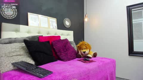 olivia online show from December 6, 8:28 pm