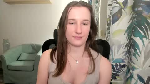 Oliwiaa2004 online show from January 9, 10:41 pm