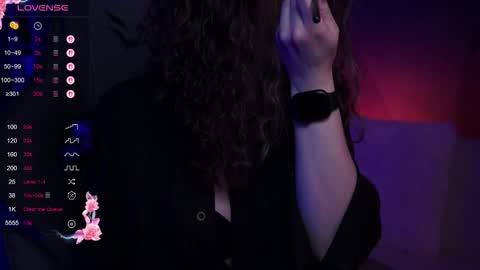 Snapshot of oliviamcclean chatting on October 24, 8:49 pm Liv online show from October 24, 8:49 pm