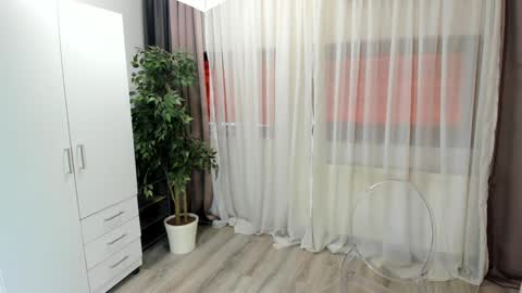 Snapshot of oliviarimes chatting on February 4, 7:07 am Alina online show from February 4, 7:07 am