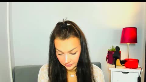 OliviaWomen online show from February 7, 8:07 am