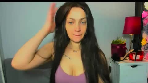 OliviaWomen online show from February 18, 11:20 am