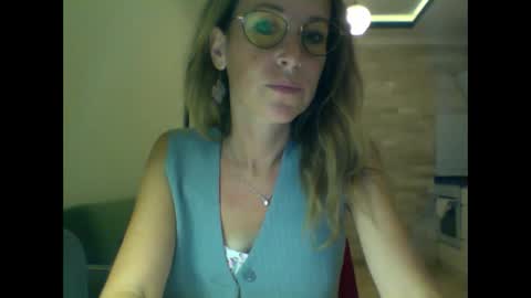 olyra11 online show from October 23, 8:37 pm