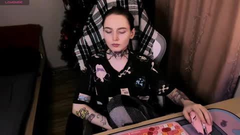 on_yxxx online show from March 7, 7:05 pm