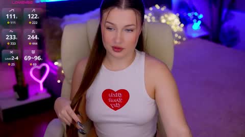 L A Y A online show from December 1, 8:51 am