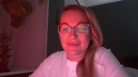 Vikki online show from February 25, 7:27 pm