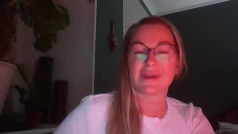 Vikki online show from February 19, 7:27 pm