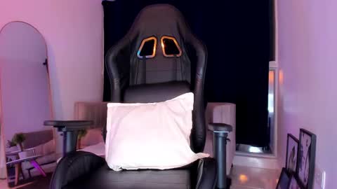 misssaray official online show from November 5, 12:05 am