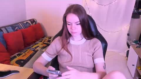 only_sarah1 online show from December 22, 9:40 pm